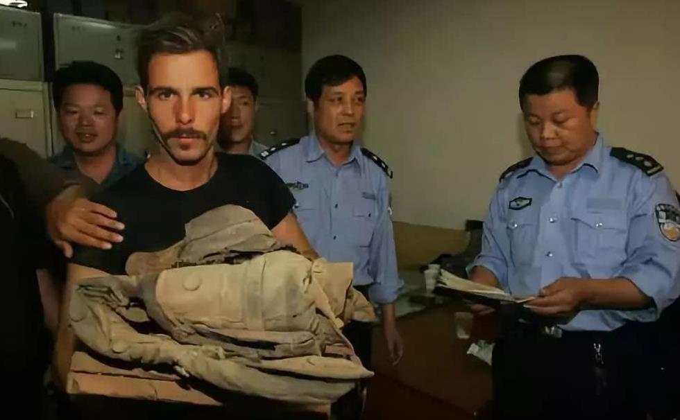 最后经过多方了解,原来这是一位外国友人,叫做马林,对秦兵马俑已经