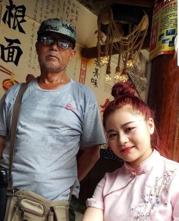 一根面西施张玲生活照,摔面都可以出名,你还有理由不努力吗?