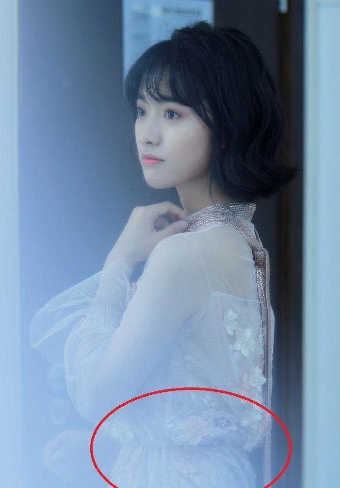 活在精修图的沈月又美出新高度下一秒却被打脸腰和背一样宽