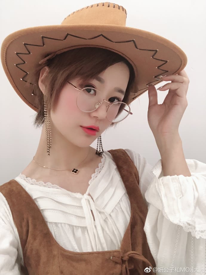 苏小妍生日再次与微笑同框合影网友真希望他们能够复合