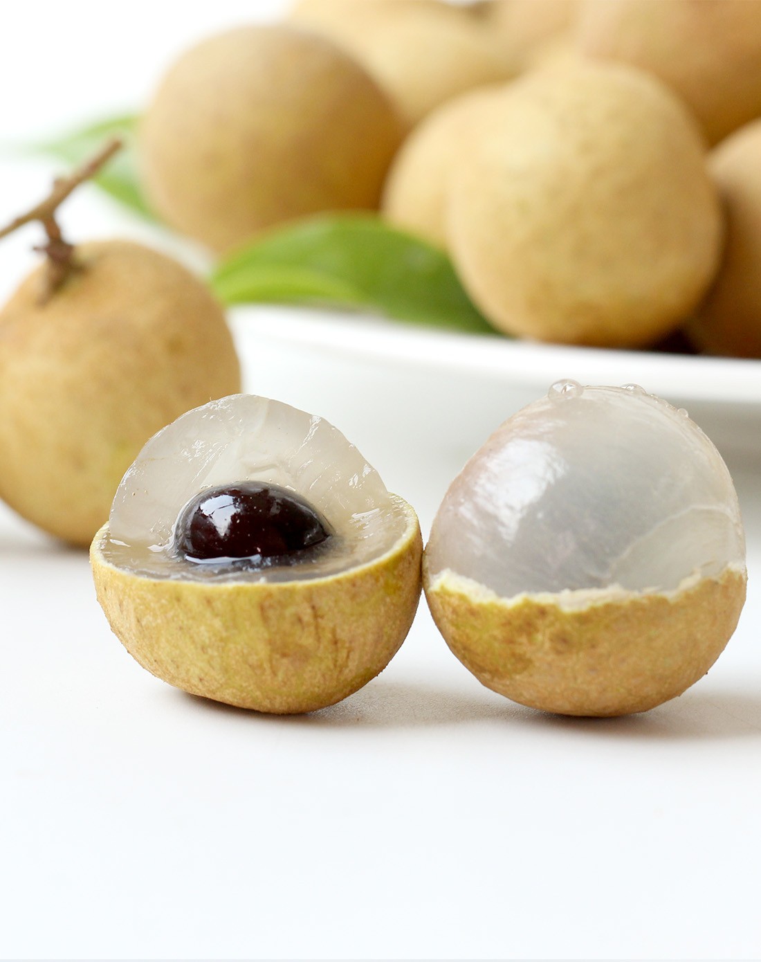 食品以荔枝为贵而滋益则以龙眼为良龙眼补气血之功力胜参芪