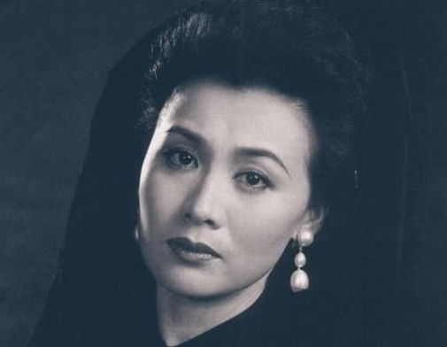 她是国家一级演员,怀孕时却被查出癌症,生完儿子已经满头白发