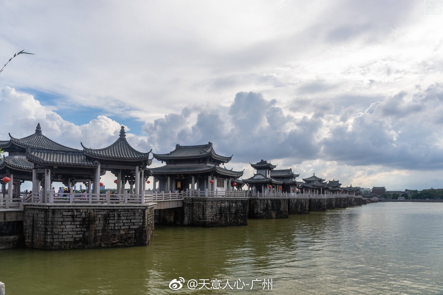在古代它是广东通向闽浙地区的交通要道,俗称湘子桥,是著名的潮州八景