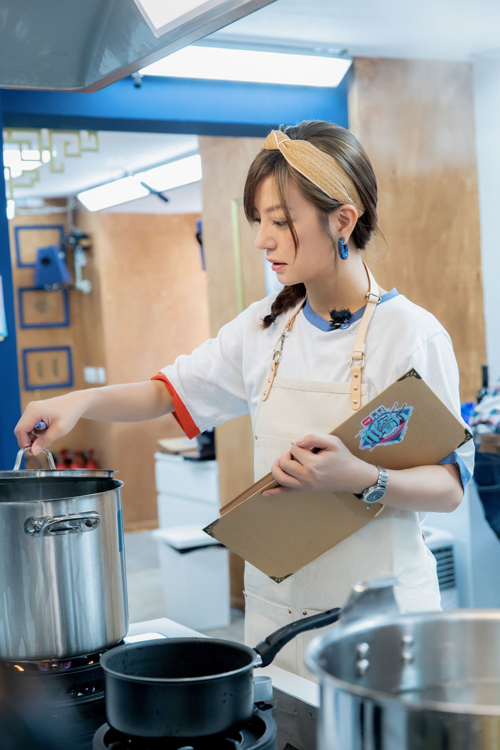 赵薇《中餐厅2》开张首日忙中有序 全能店长应变力满分