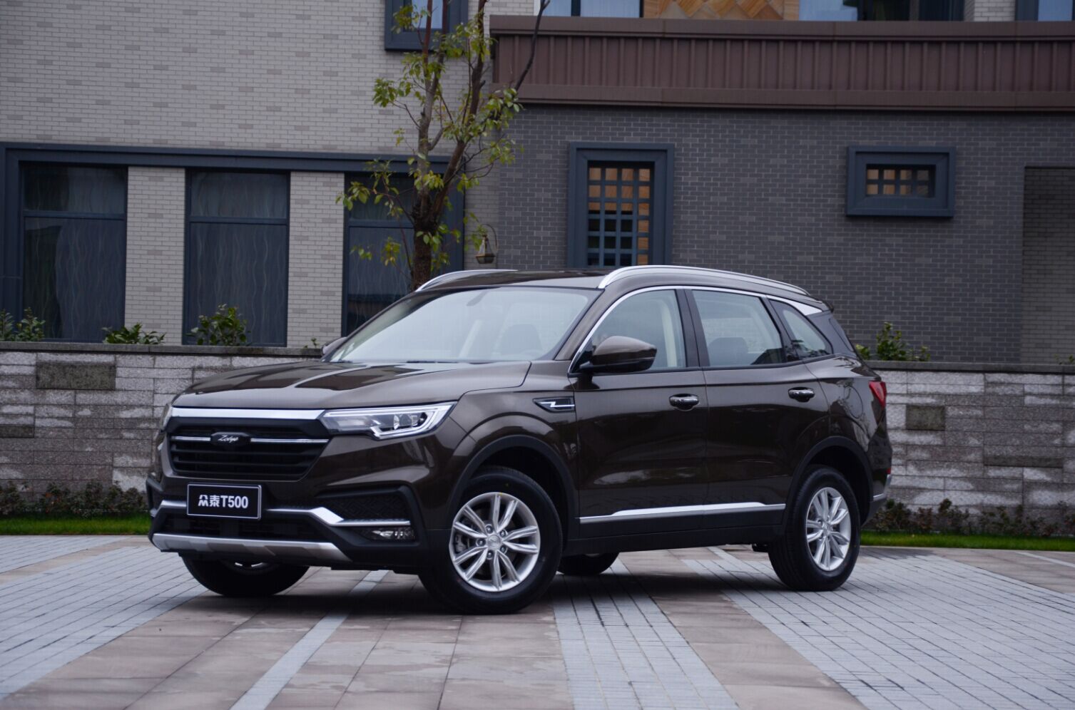 众泰的t500对比瑞虎5x 哪款车成为更优质选择?