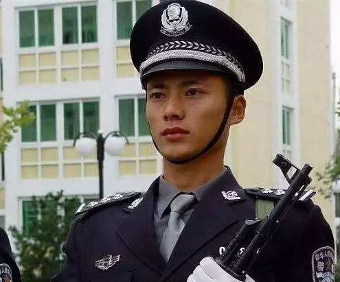 现实中,军人和警察丢的枪到底有啥不一样?真正区别在这!
