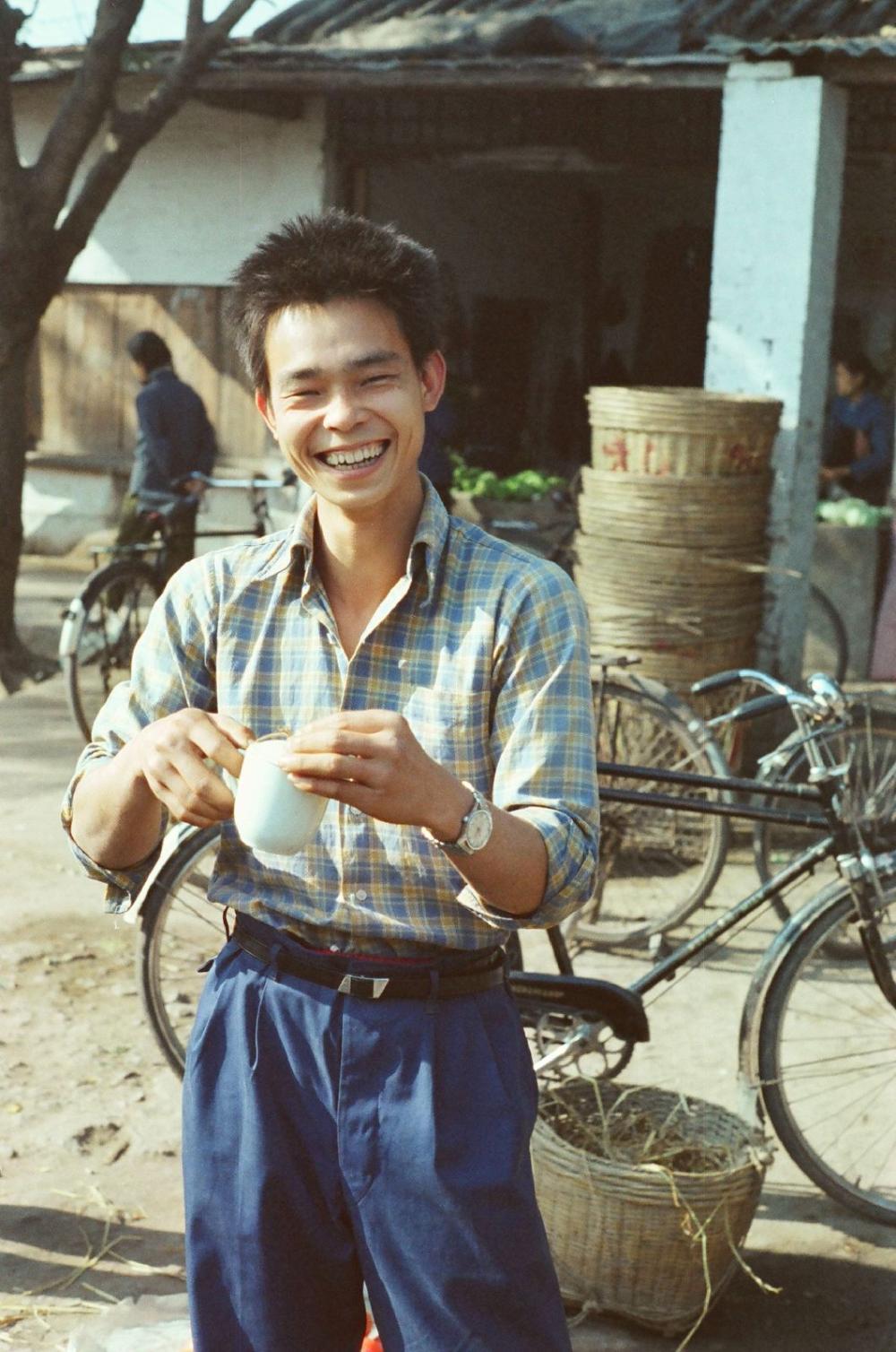 高清老照片:外国人实拍1978年的广州居民,那时候的人笑的真灿烂