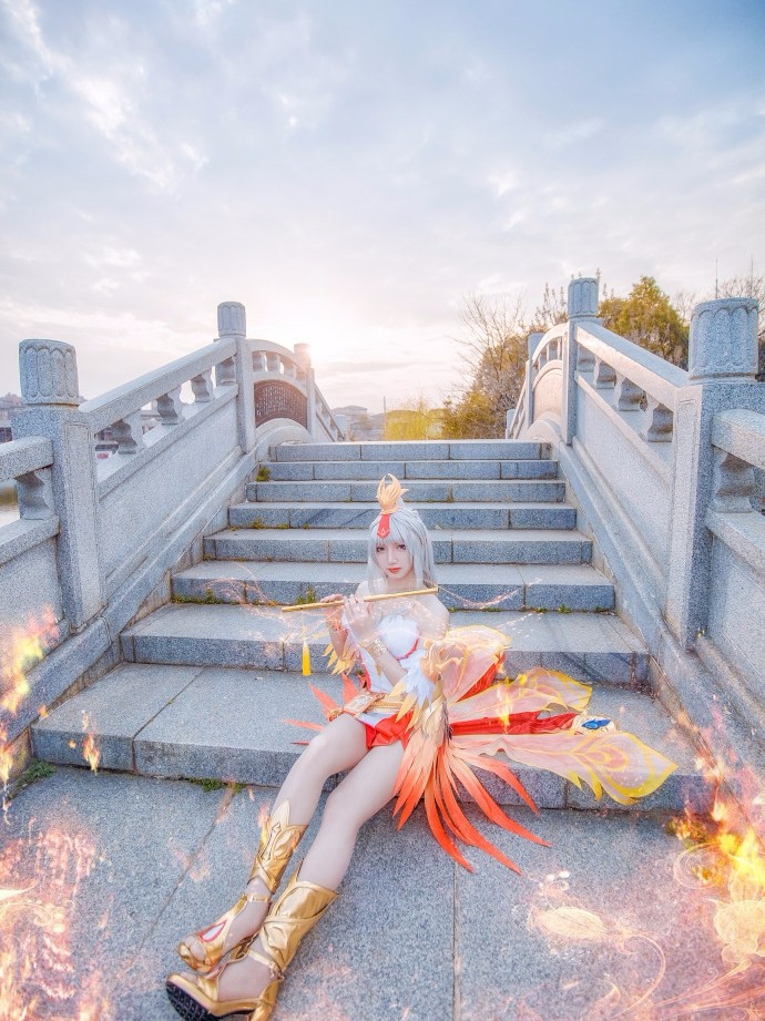 王者荣耀:王昭君最美凤凰于飞cosplay,腿长肤白满分__财经头条