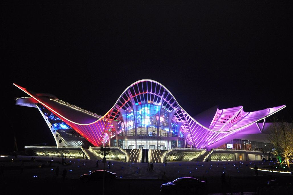 青岛海边再添一座地标建筑凤凰之声大剧院将首演郎朗钢琴演奏会