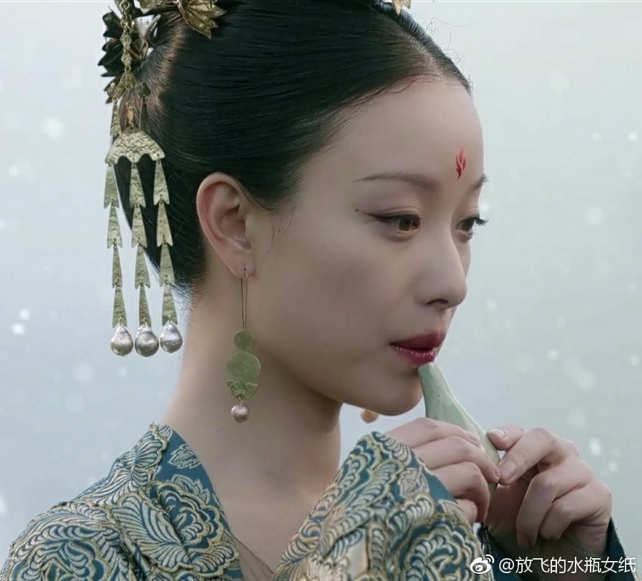 凤知微的命运藏在了额间的"花钿"里