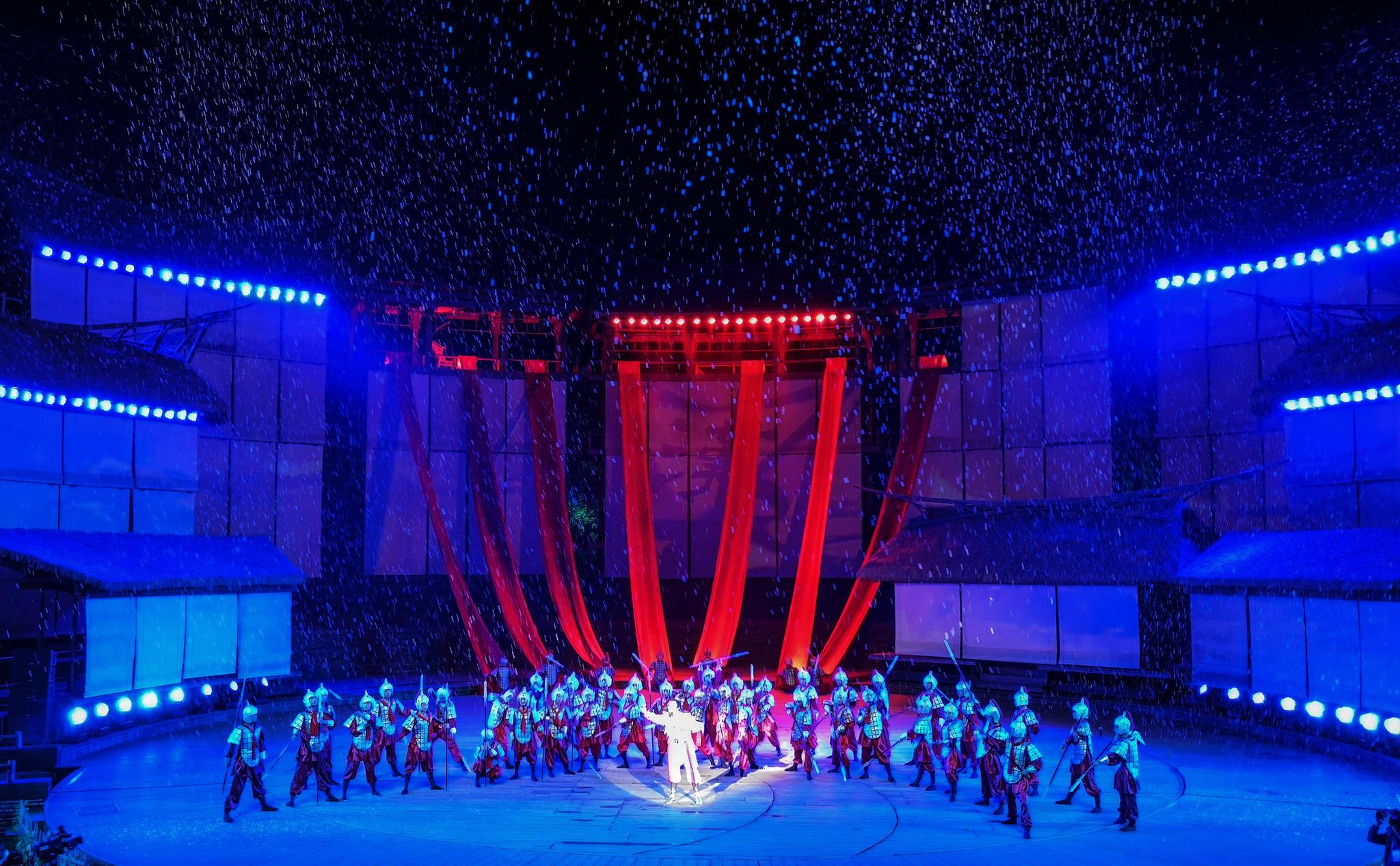 第九届襄阳诸葛亮的文化旅游节开幕式演出在草庐剧场隆重上演