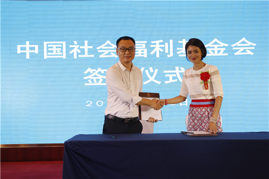 华夏女娲影视传媒有限公司董事长丁凤琪和河南省梦泉商贸有限公司董事