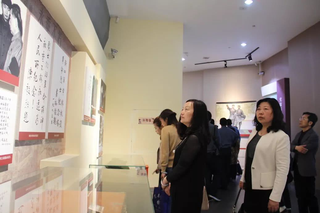 二实小开展不忘初心 牢记使命主题教育活动