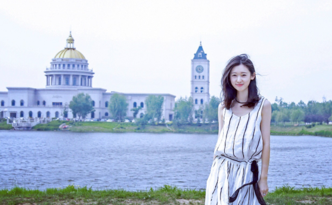 长春亚泰球员谭龙的新婚妻子,毕业于纽卡斯尔