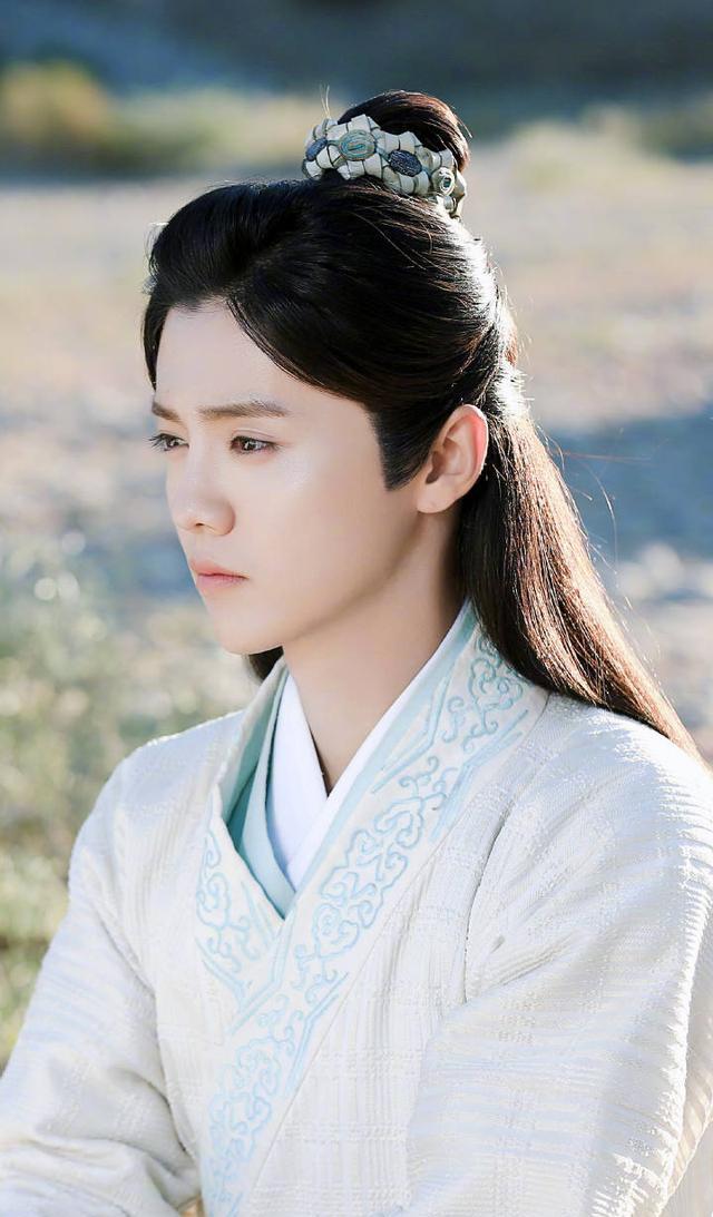 陈长生绝对是妻控!给媳妇儿撑伞眼睛都在笑,站果奶!