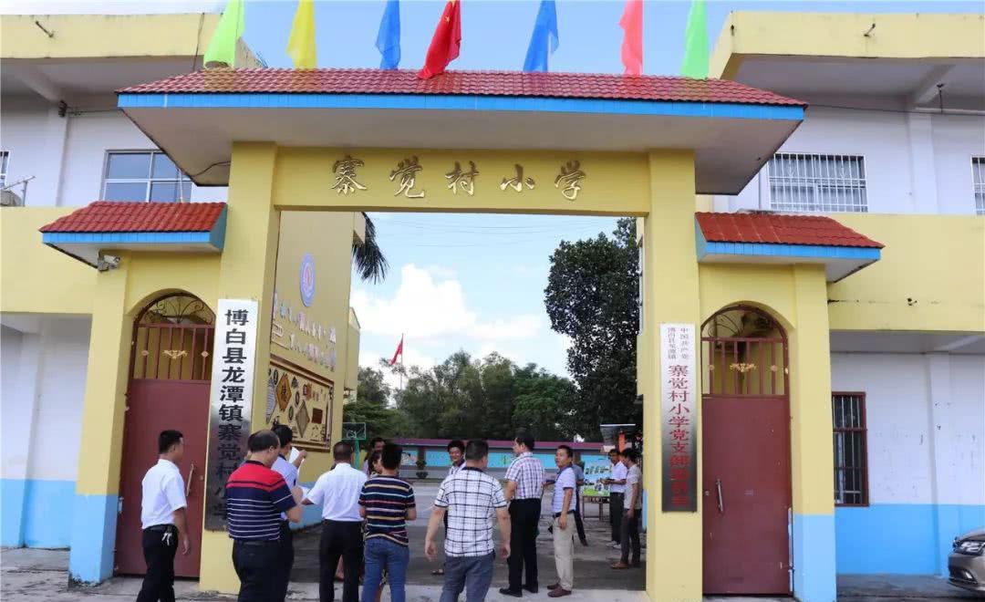 玉林市评估复核组到龙潭镇开展均衡教育评估复核工作