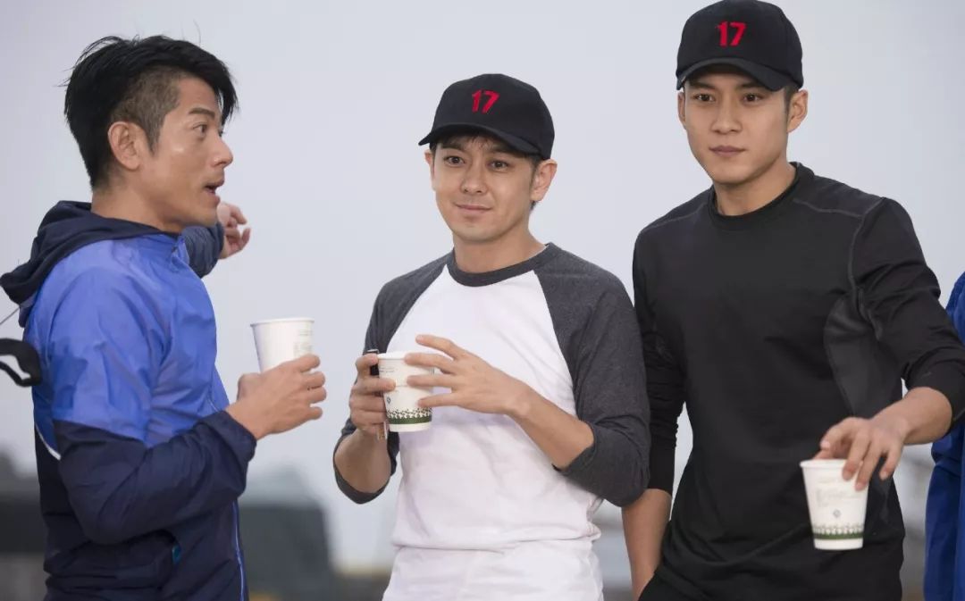 《跨界歌王》孙杨韩东君同台,有谁跟我一样想起一年前这档综艺?