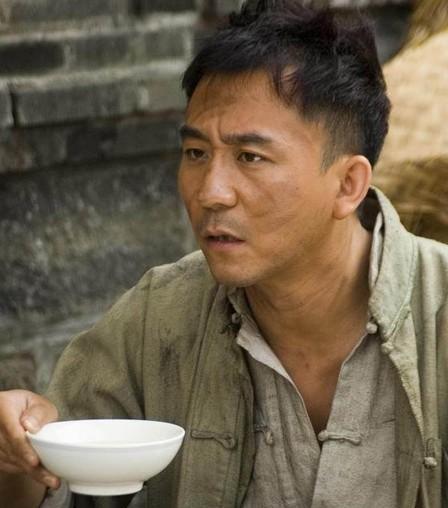 出身梨园世家, 梦想成为最丑角, 却意外成"国民少爷", 婚姻成