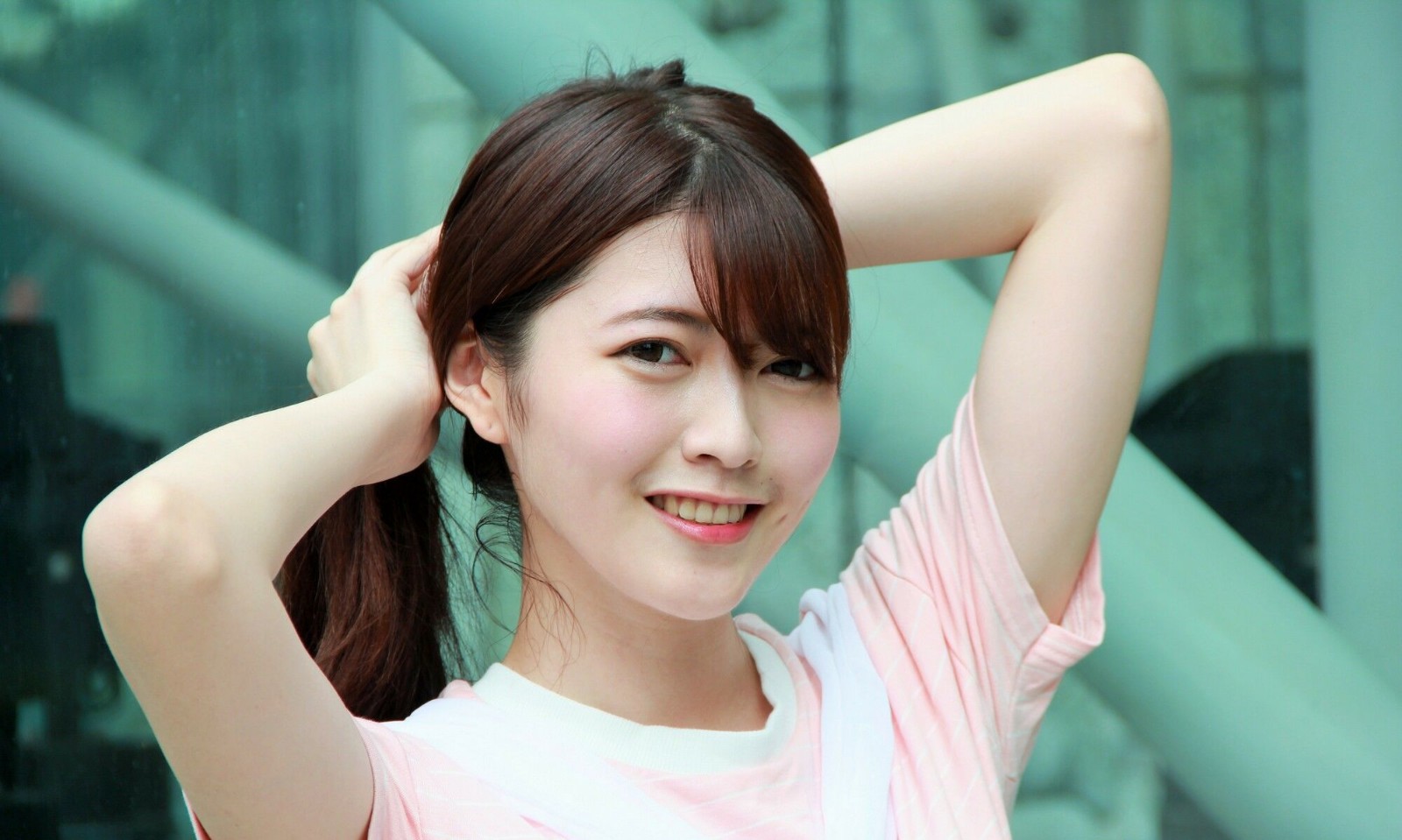 模特brindy薛薛国园外拍吐舌挤眼搞怪表情好可爱