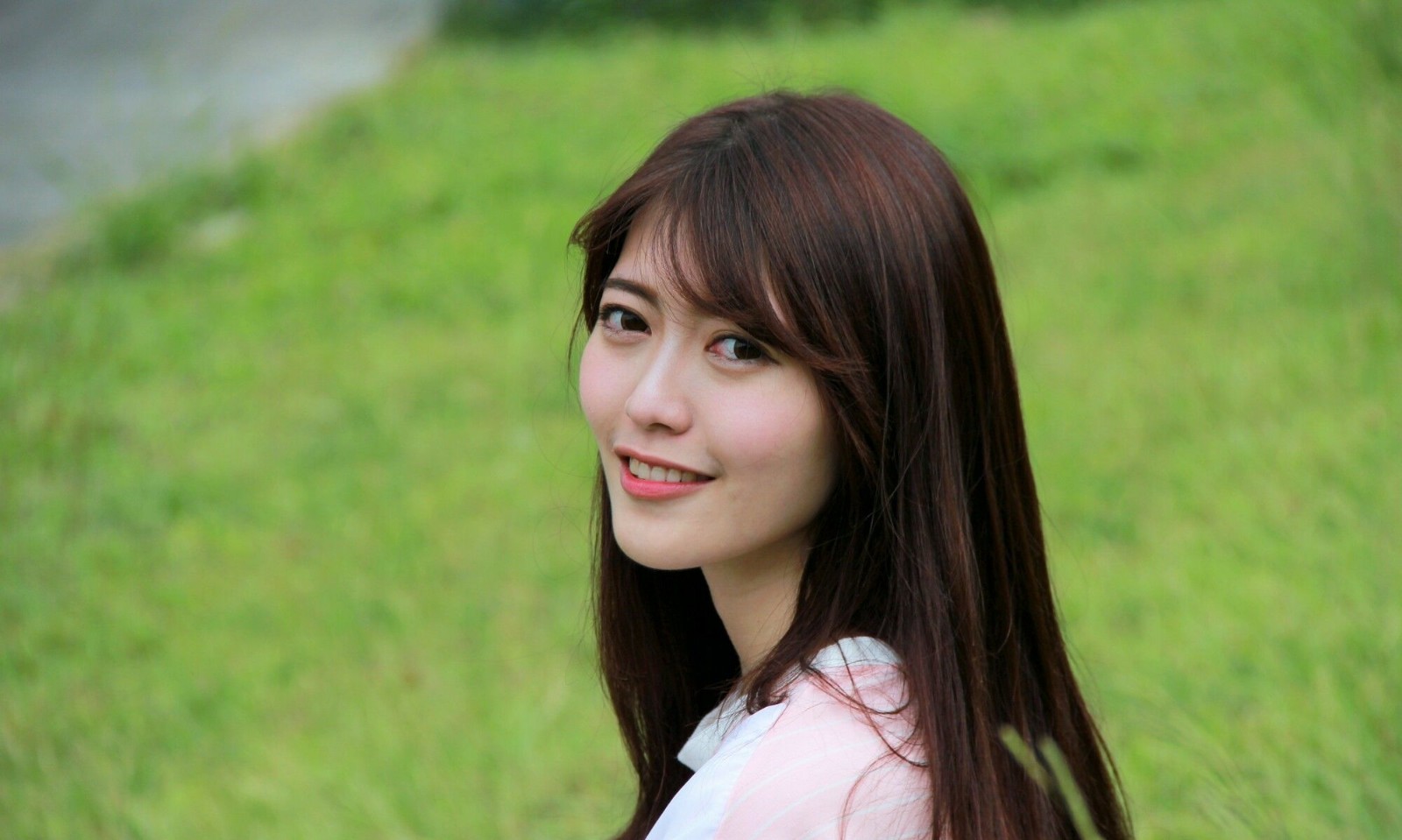 模特brindy薛薛国园外拍吐舌挤眼搞怪表情好可爱