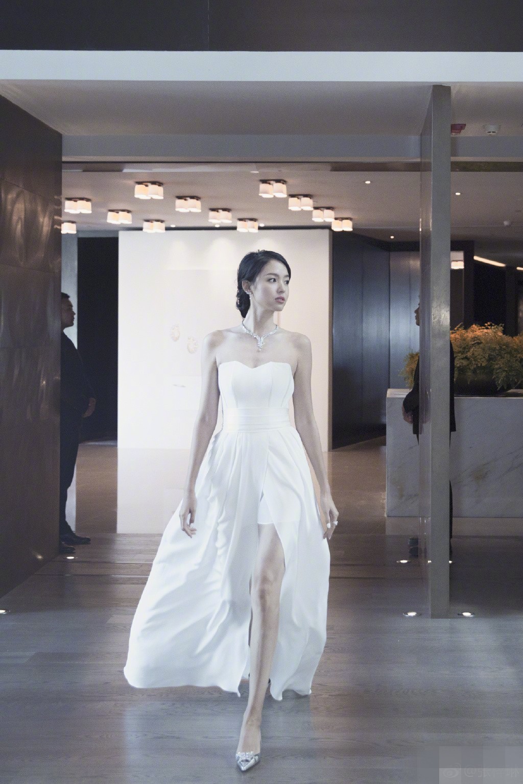 当182张梓琳和195张常宁,同穿拖地裙