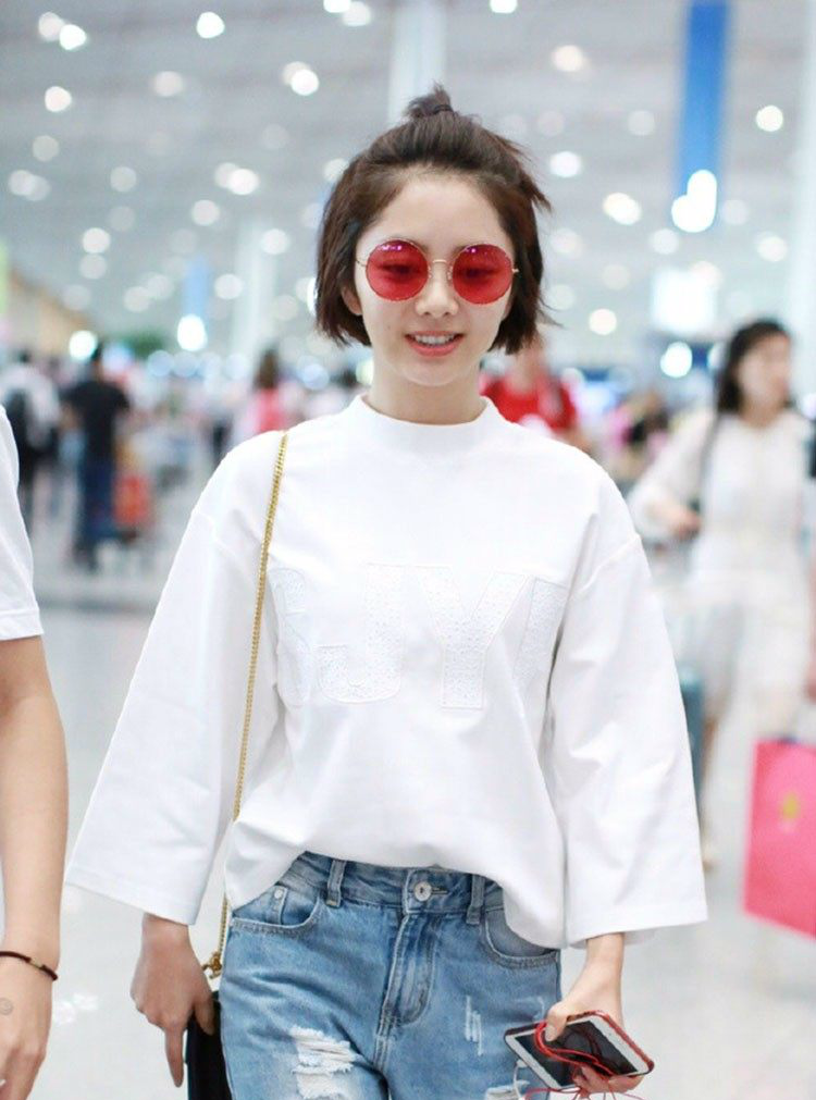谭松韵终于穿对衣服最新机场秀一身休闲装扮