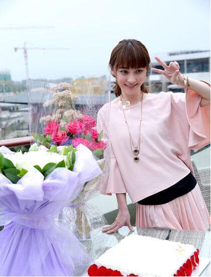 姚笛生日当场被求婚,网友纷纷点赞送祝福走出过去!