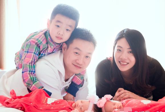 杨威和杨云双胞胎女儿小名出来了,杨威一句话表达自己心情