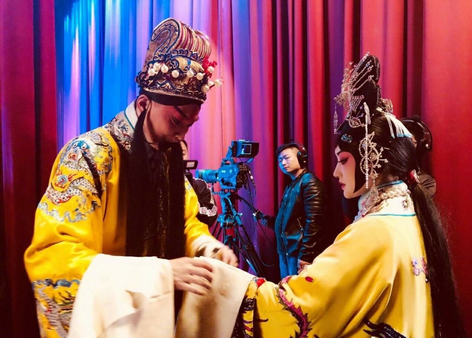 杨钰莹穿梅兰芳戏服落泪 化身杨玉环和皇帝约会