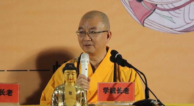 凭借渊博的学识已经引起佛界人士的注意,在广化寺方丈毅然法师退居时