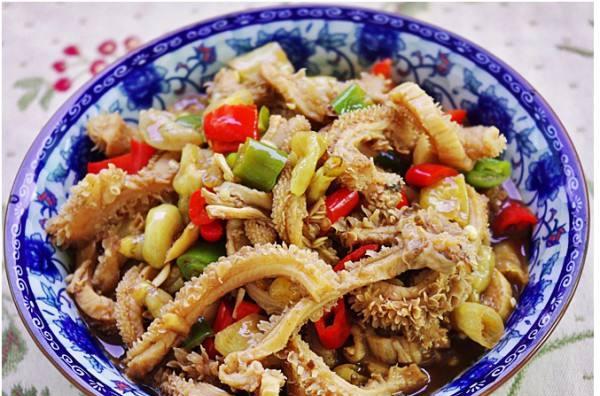 酸辣牛肚花是一道下饭菜,能够补益脾胃,降压,美味营养又健康!