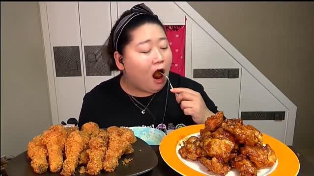 韩国吃货胖大姐,吃黄金橄榄炸鸡腿和蜂蜜炸鸡块,真能吃