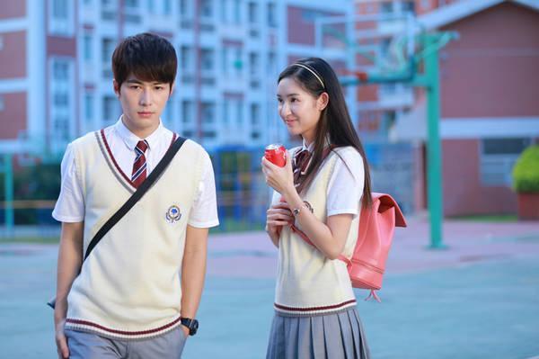 李易峰微电影的女主,刘昊然哥们,刚出道就能演郑爽情敌