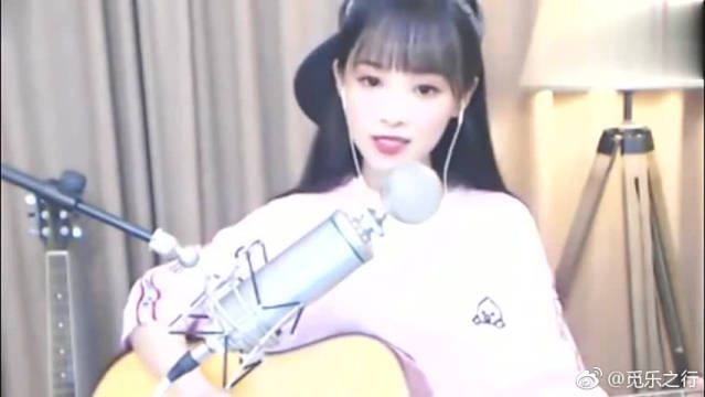 陈粒现场唱民谣《走马》,她真的是太潇洒了,即