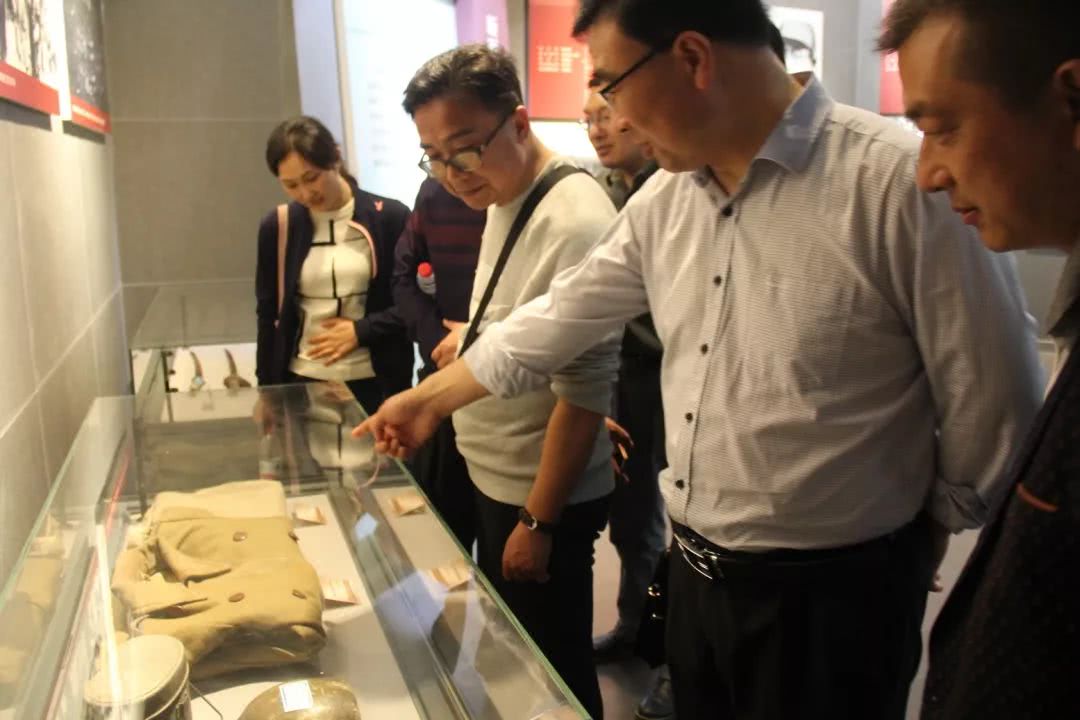 二实小开展不忘初心 牢记使命主题教育活动