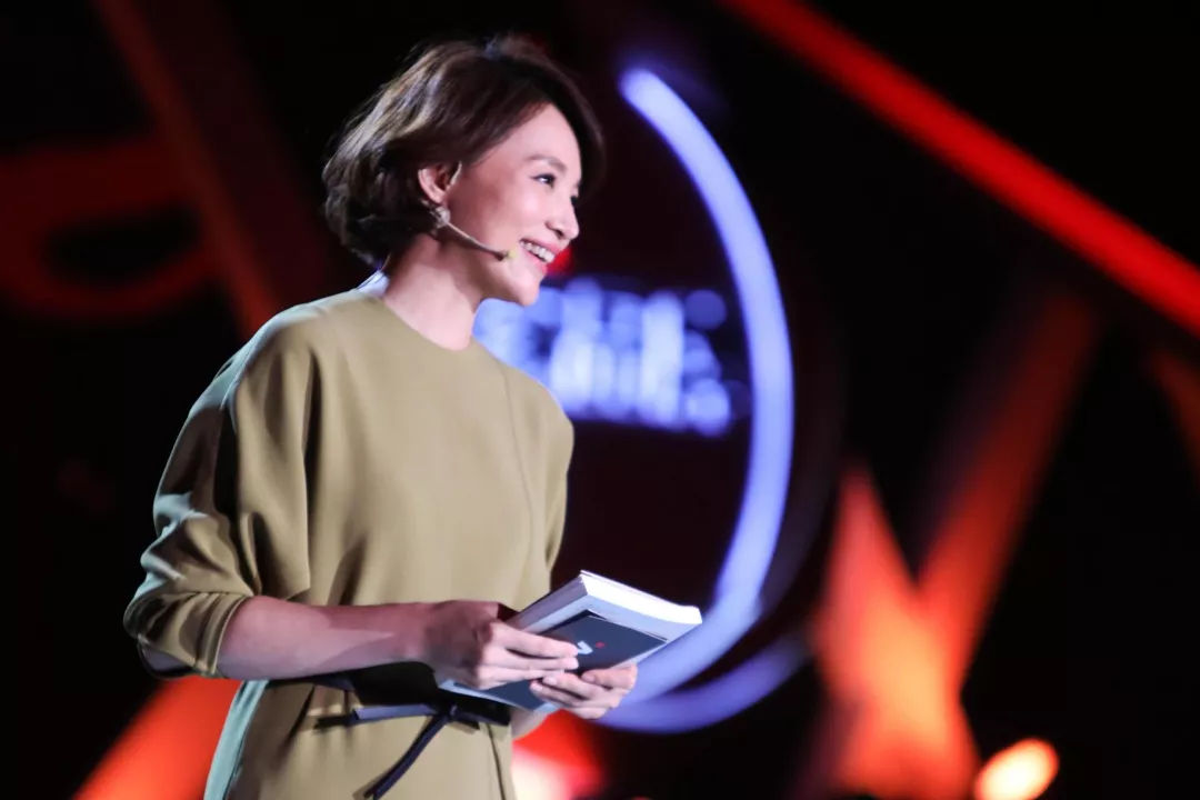 来自中国最穷的地方,一跃成央视著名主持人,如