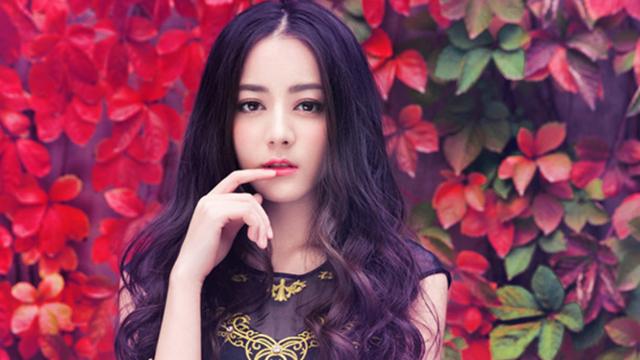 金鹰女神迪丽热巴时尚穿搭,优雅迷人,风格百变