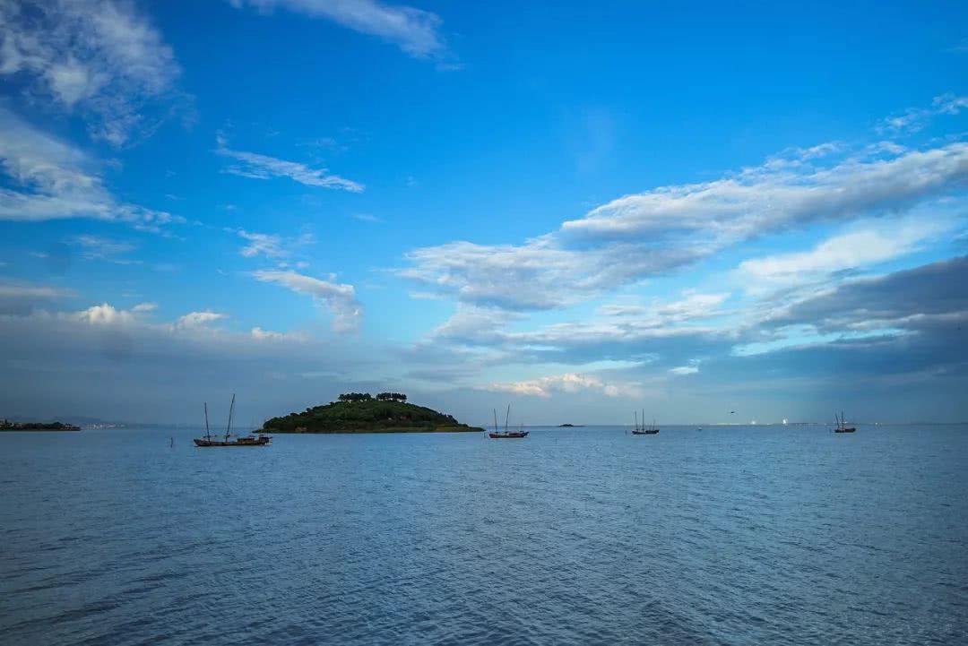 我只想带你去西山岛,把这些话悄悄告诉你!