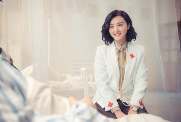 剧中表现可圈可点,可见是下了一番功夫,甘露在剧中饰演的女军医胡蕊蕊