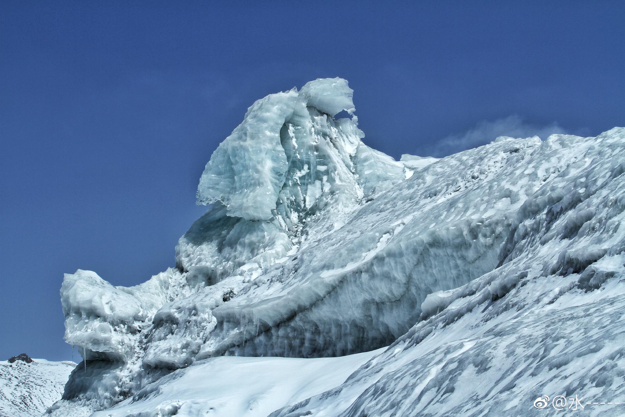 普若岗日冰川位于西藏羌塘西北部的双湖县东北部,可可西里最南端