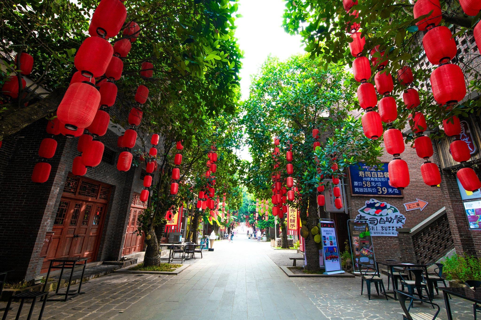 茂德公不仅仅只生产辣椒酱,它还有一个夜景堪比丽江的古镇!