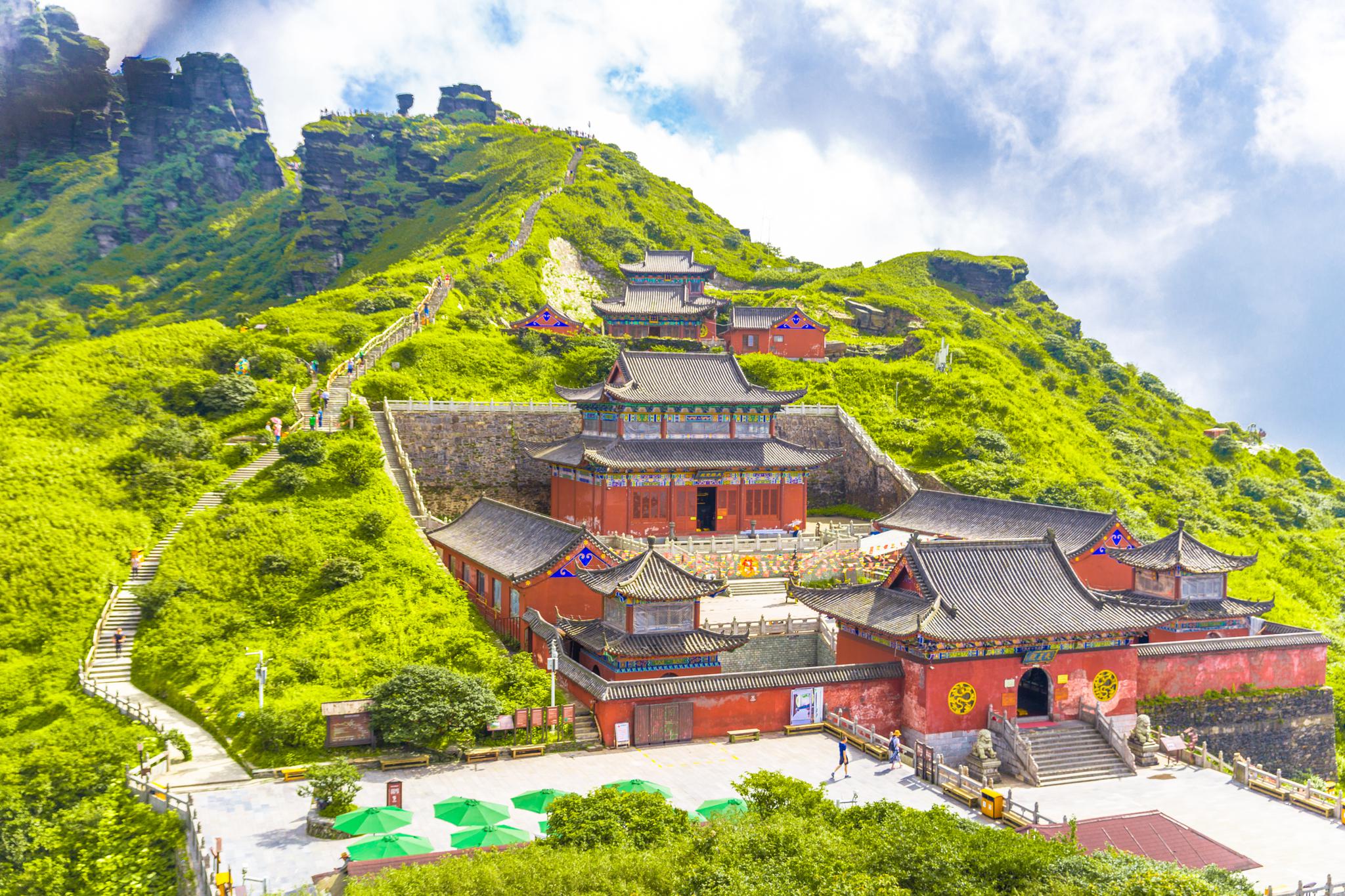 梵净山是弥勒佛的道场这里的承恩寺香火鼎盛寺庙建于红云金顶山脚