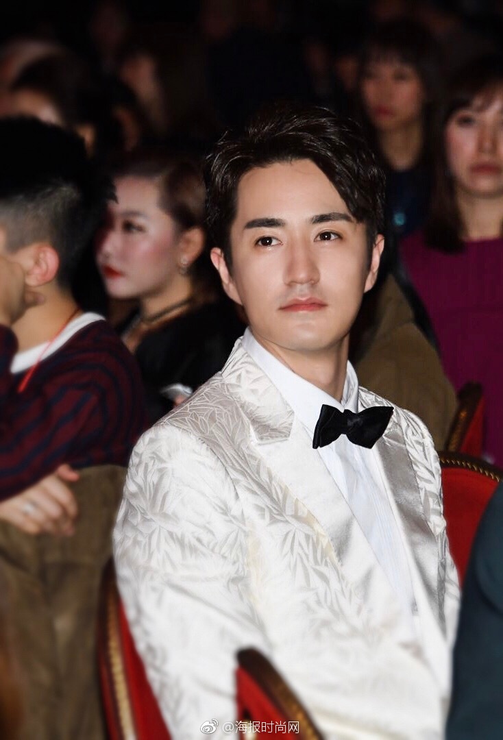 中国电影周,@杨玏 身着ermenegildo zegna白色暗花西装带来西装杀