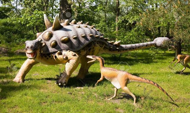 这种恐龙体重3吨, 浑身披着甲, 尾巴甩起来就像流星锤