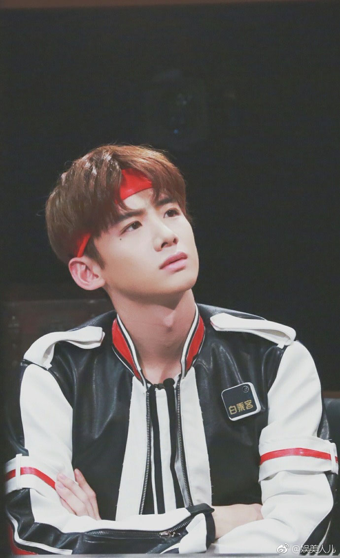 分享一枚发带小哥哥 白敬亭