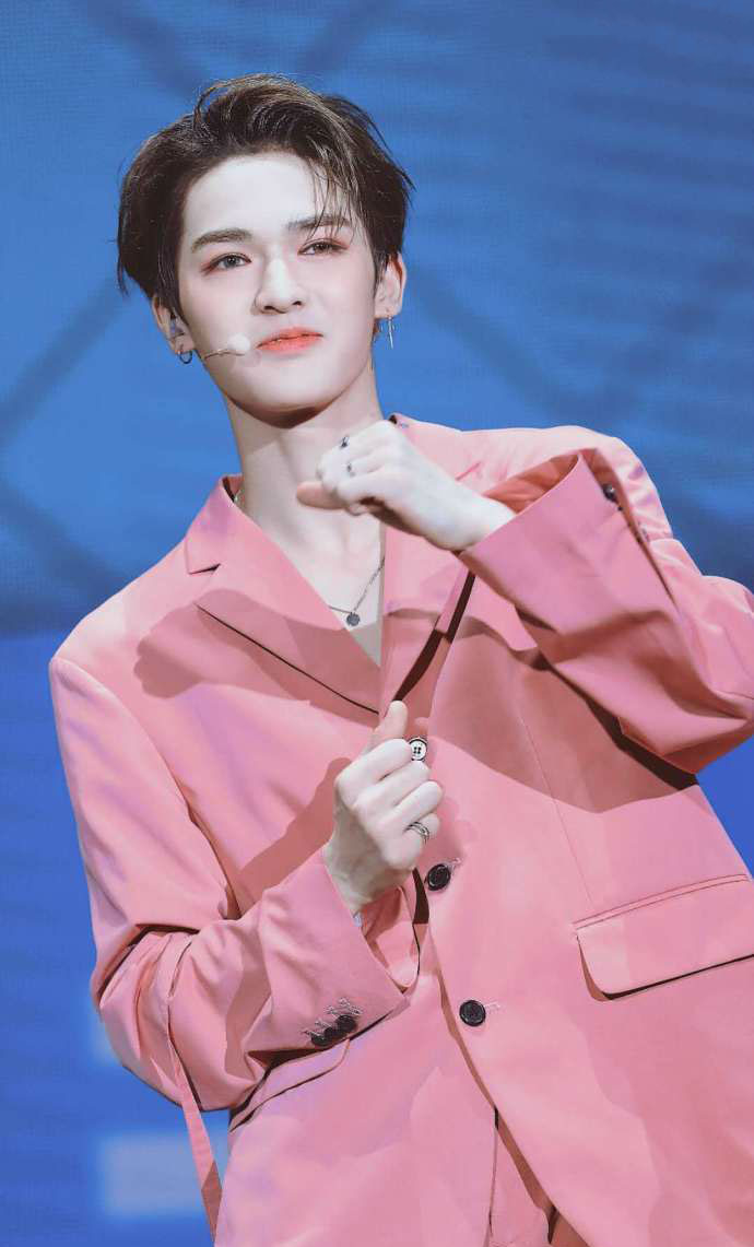 朱正廷卖萌耍帅太撩人小迷妹荷尔蒙都快爆发