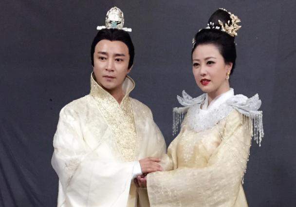 55岁仍然单身,年少为了生计混迹歌舞厅,《香蜜》天帝经历坎坷