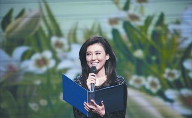有北方豪爽和南方文雅为一体的央视女主持人李红清新儒雅睿智