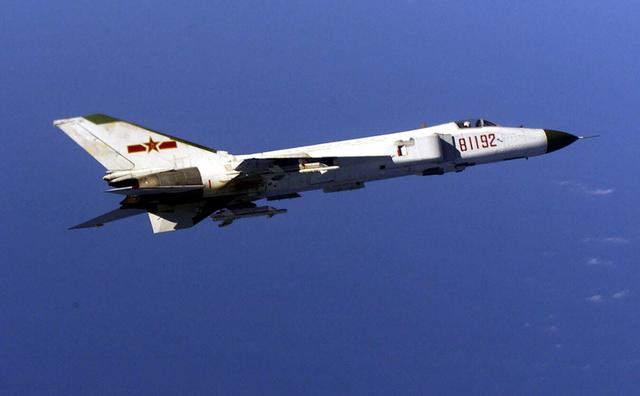 歼-8战斗机设计上是如何做到增加升力减小阻力的?了解一下!