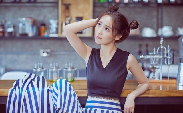 李曼这身材也是可以了,身穿条纹具好看 网友:哪吒头亮了